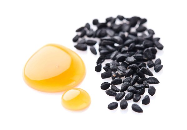 De la cuisine à la salle de bain : comment utiliser l'huile de nigelle au quotidien ?